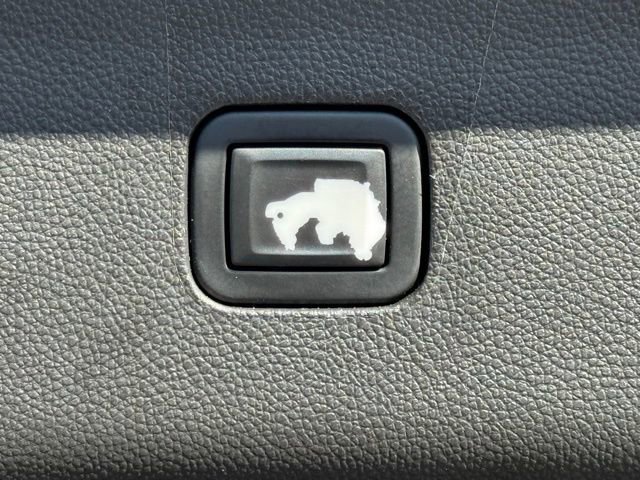 Used 2021 Buick Enclave Essence w/ Sound and Sites Package image 40