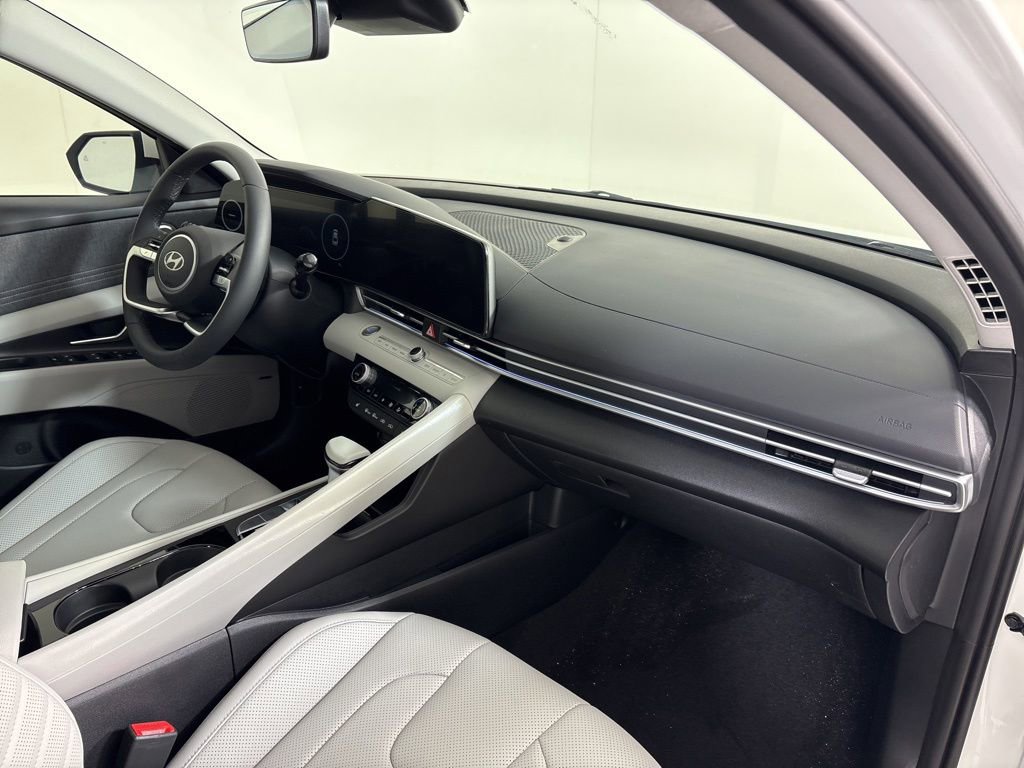 New 2026 Hyundai Elantra Limited FWD image 14