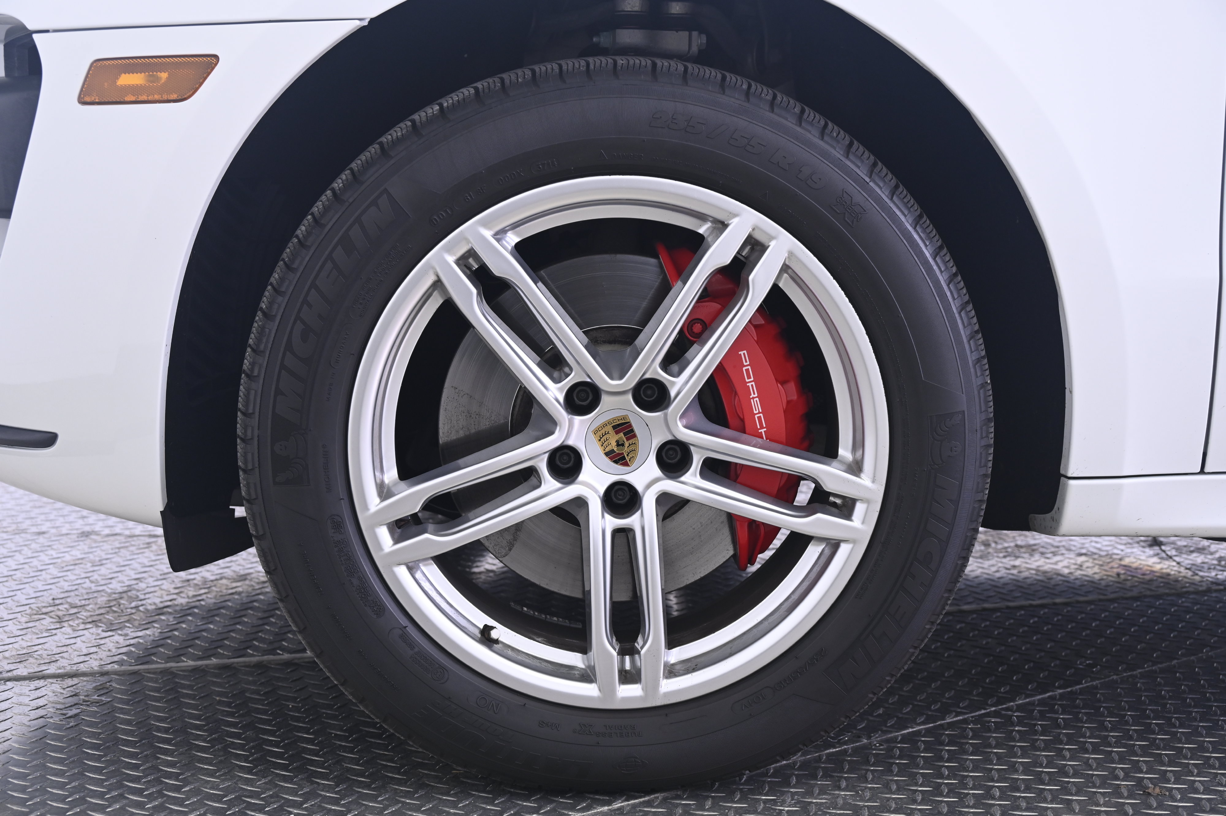 Used 2015 Porsche Macan Turbo AWD/4WD image 11