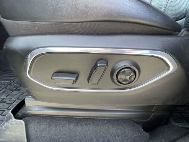 Used 2024 Jeep Wagoneer L Series II w/ Flexible Seating Group AWD/4WD image 18