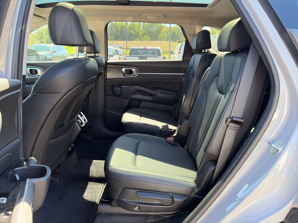 Used 2023 Kia Sorento SX AWD/4WD image 27