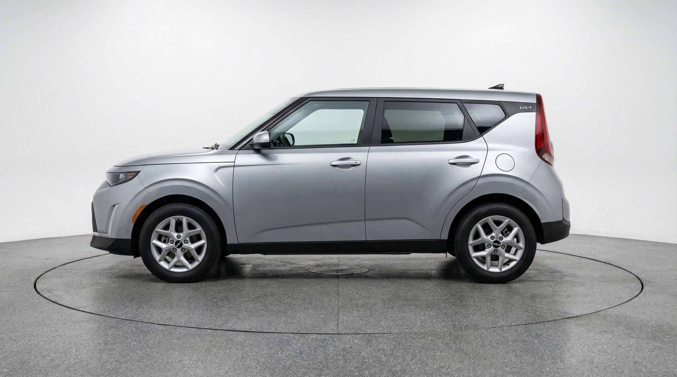 Used 2025 Kia Soul LX w/ LX Technology Package FWD image 5