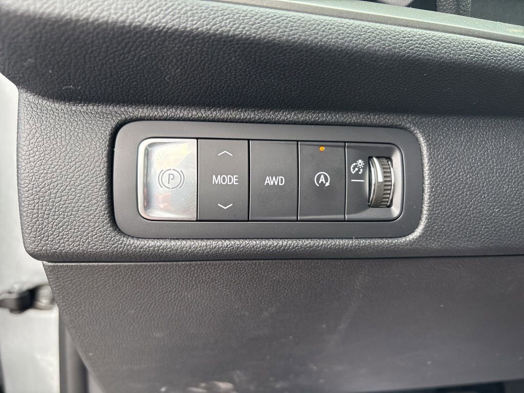 Used 2024 Chevrolet Traverse LT w/ Trailering Package image 26