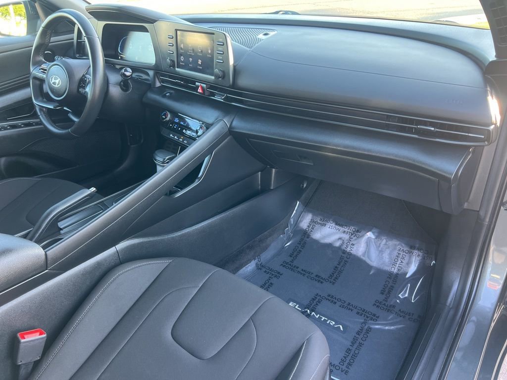 Used 2025 Hyundai Elantra Sport w/ Cargo Package FWD image 33