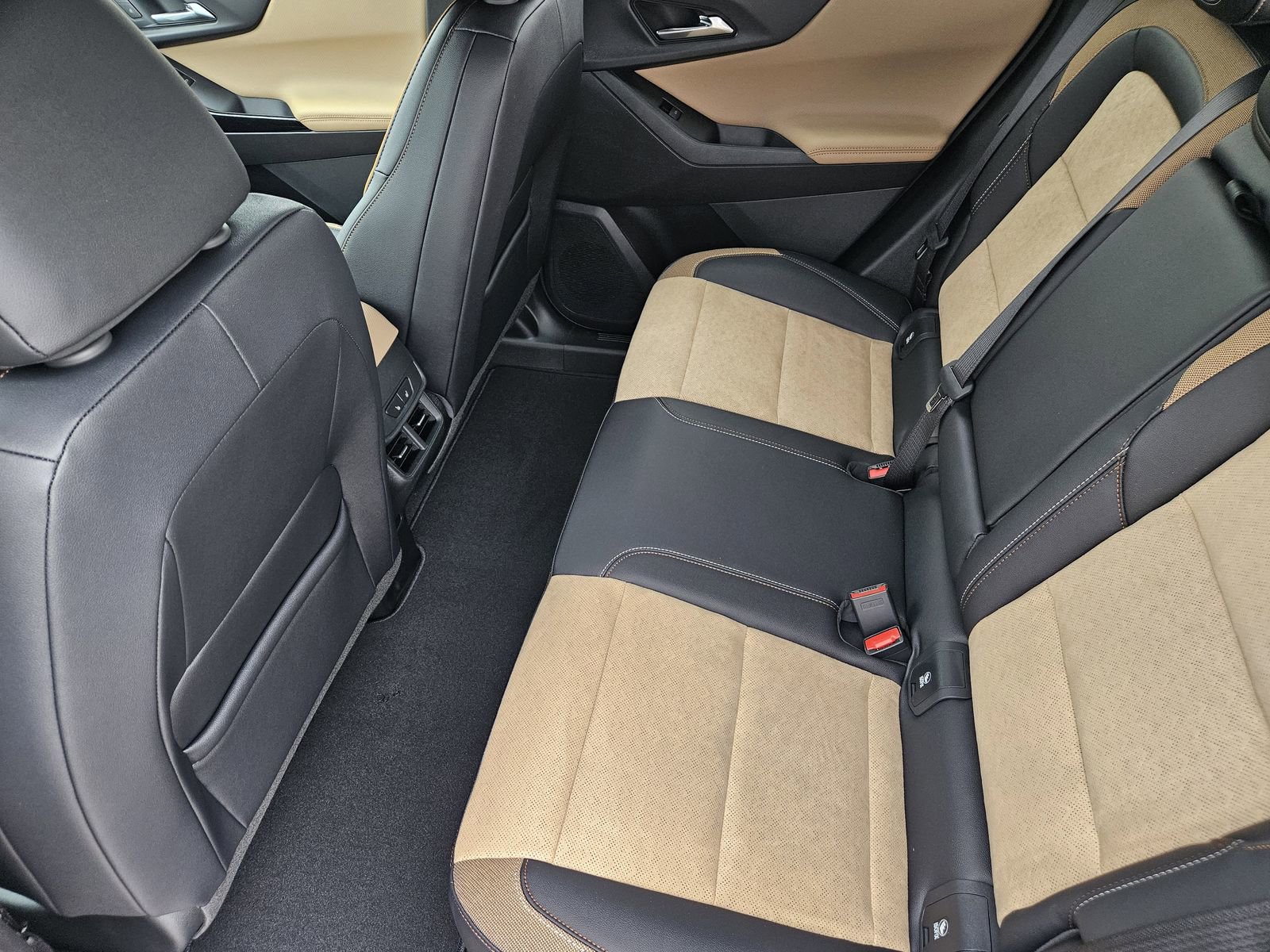 New 2026 Chevrolet Equinox ACTIV w/ Convenience Package III FWD image 26
