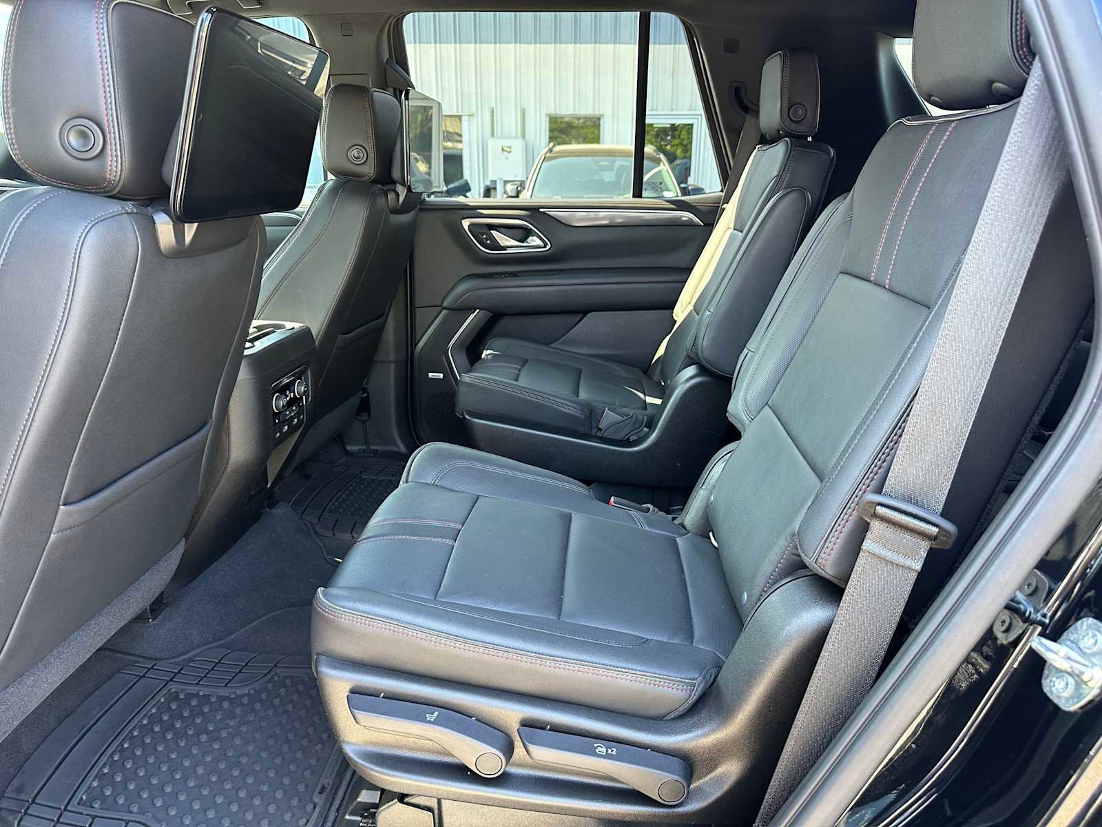 Used 2021 Chevrolet Tahoe RST w/ Luxury Package AWD/4WD image 15