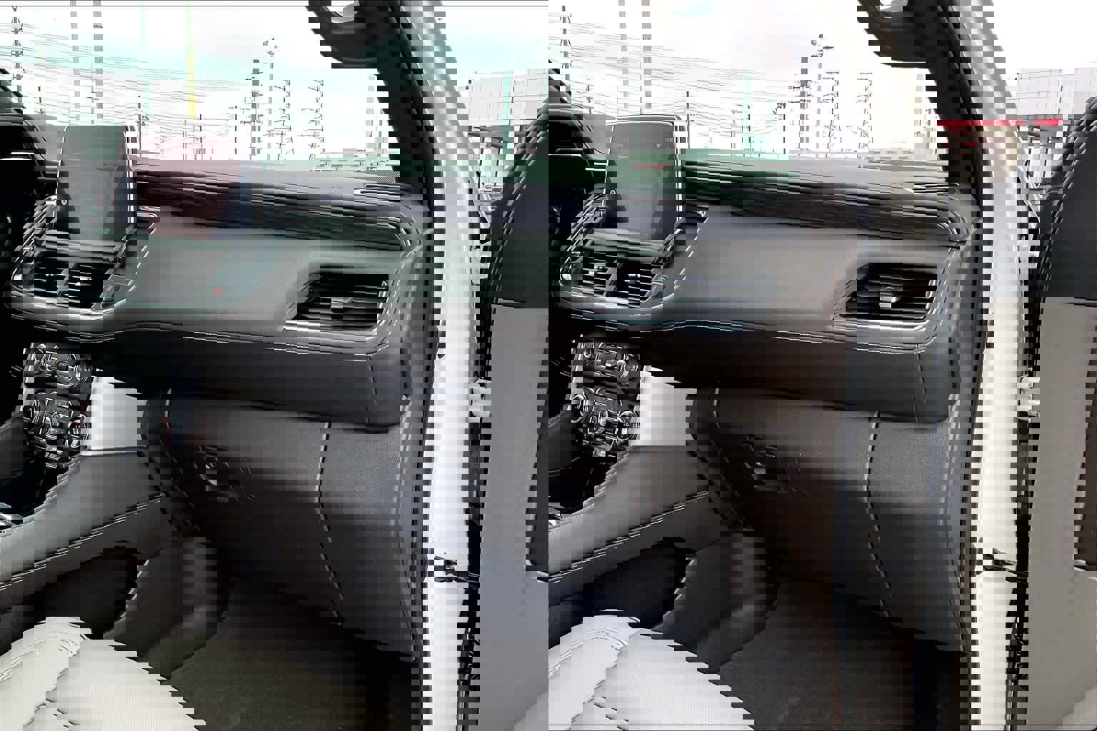 Used 2022 GMC Yukon SLT w/ SLT Premium Package image 36