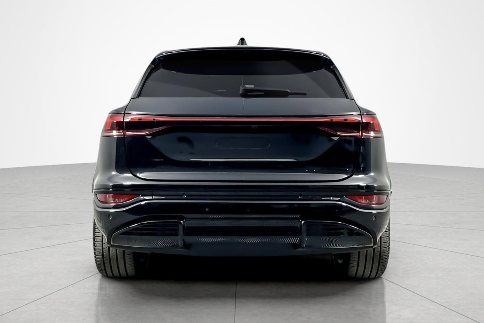 Used 2025 Audi SQ6 e-tron Premium w/ Convenience Package AWD/4WD image 4