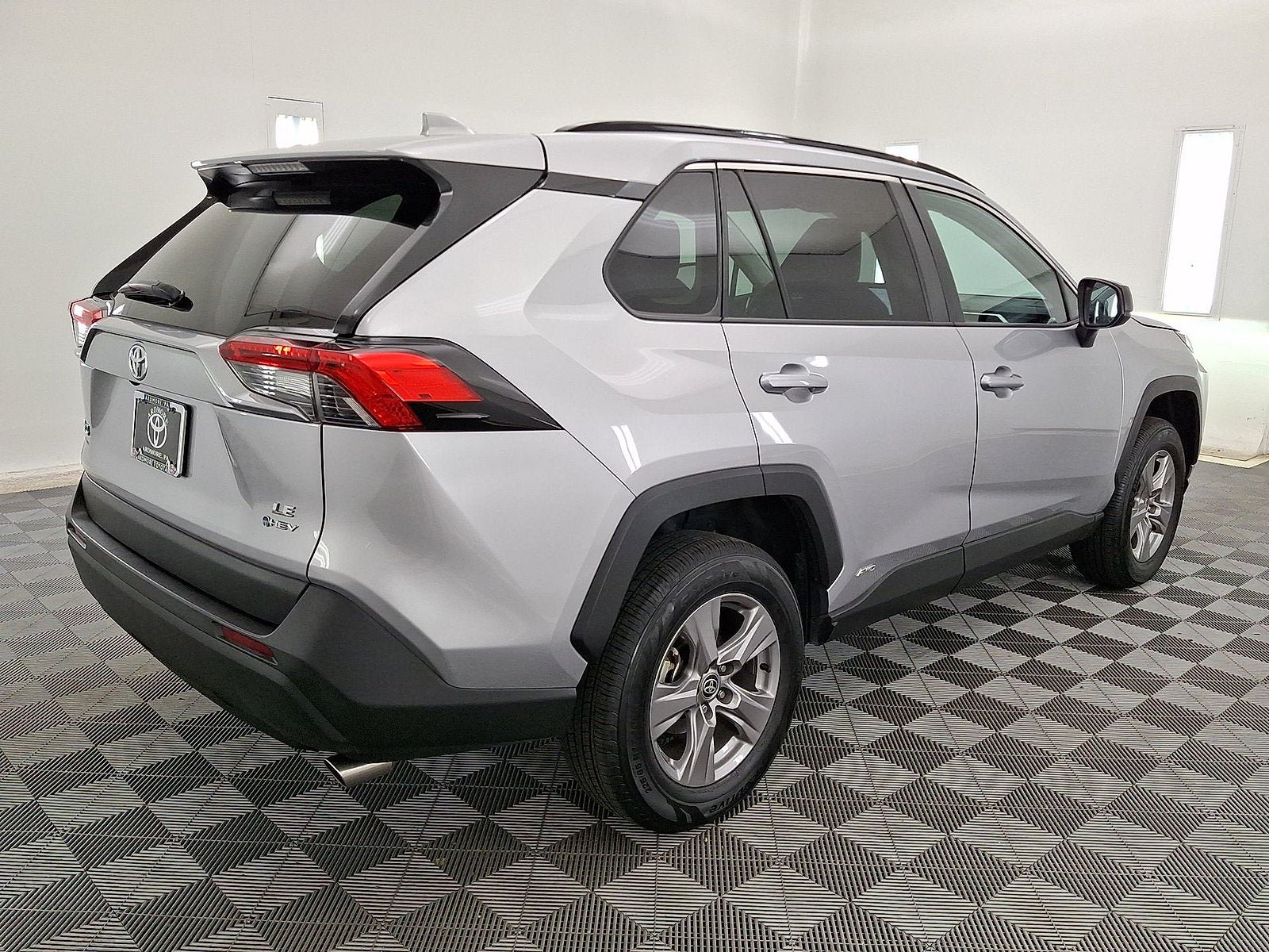 Used 2025 Toyota RAV4 LE AWD/4WD image 16