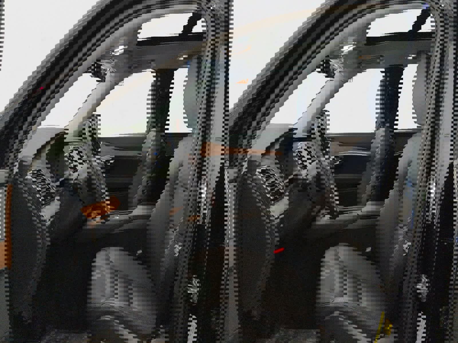 Used 2025 Volvo XC90 B6 Plus image 9