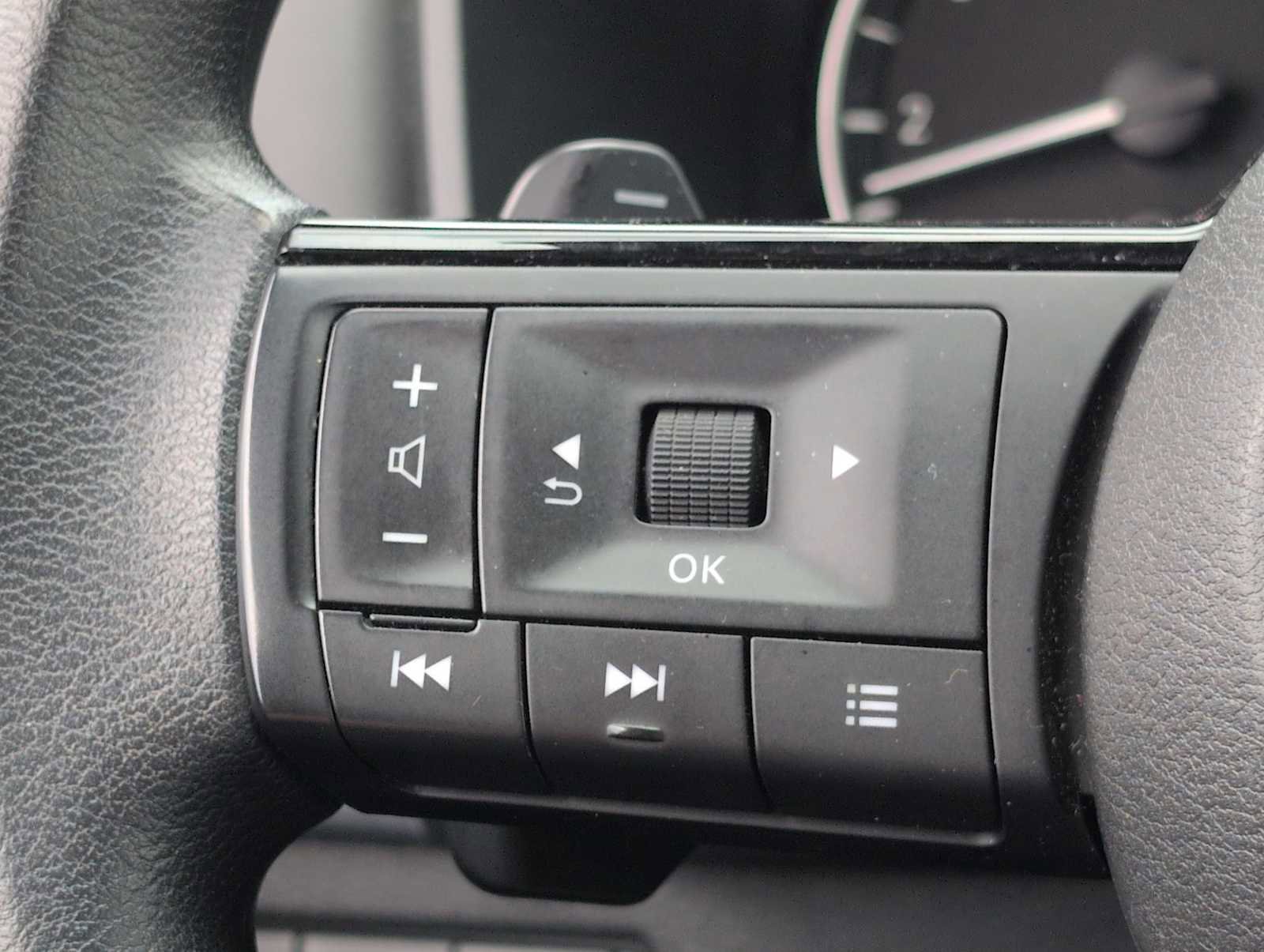 Used 2023 Nissan Rogue SV image 22