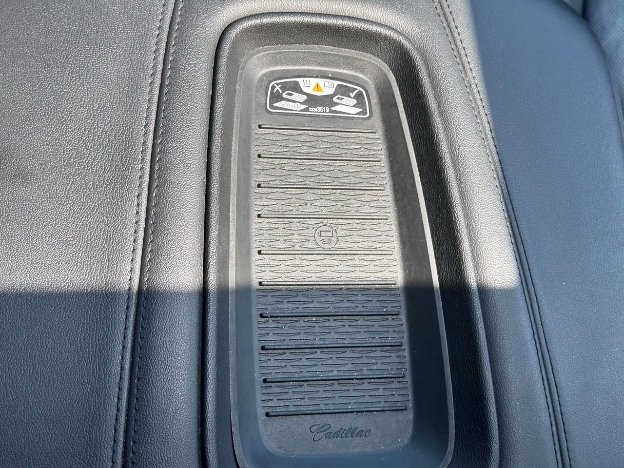 Used 2020 Cadillac Escalade Luxury w/ Escalade Sport Edition image 40