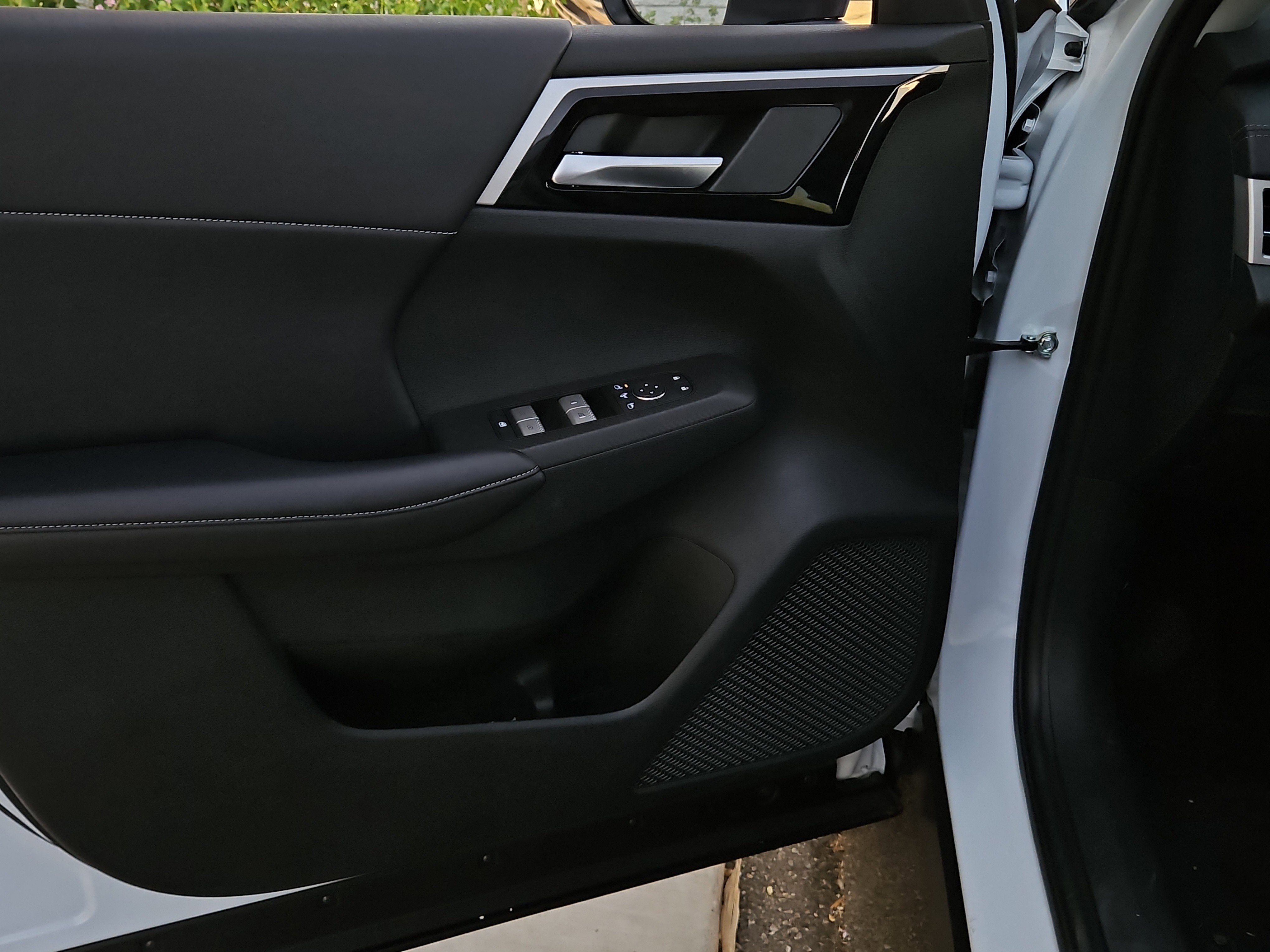 New 2025 Mitsubishi Outlander SE image 6