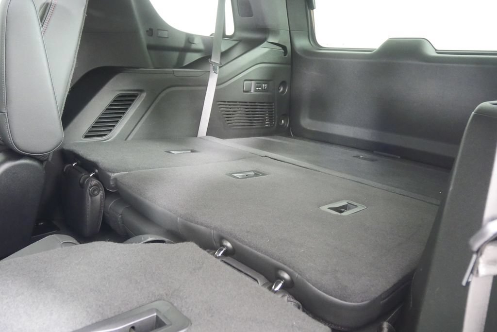 Used 2022 Chevrolet Tahoe RST w/ Luxury Package AWD/4WD image 18