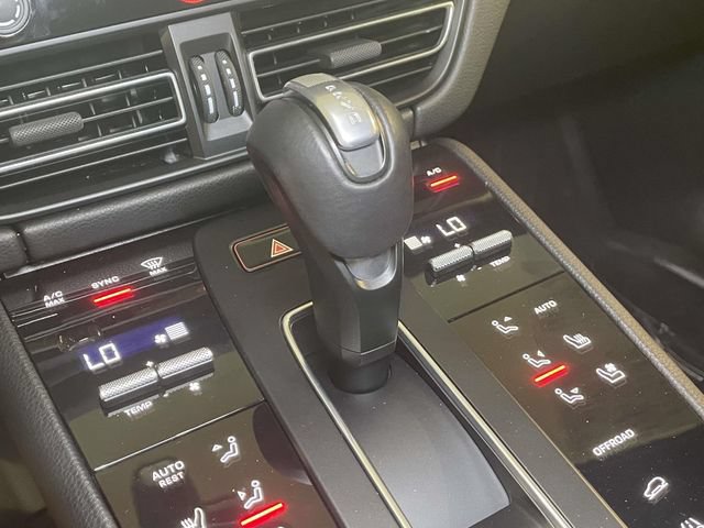 Certified 2024 Porsche Macan AWD/4WD image 36
