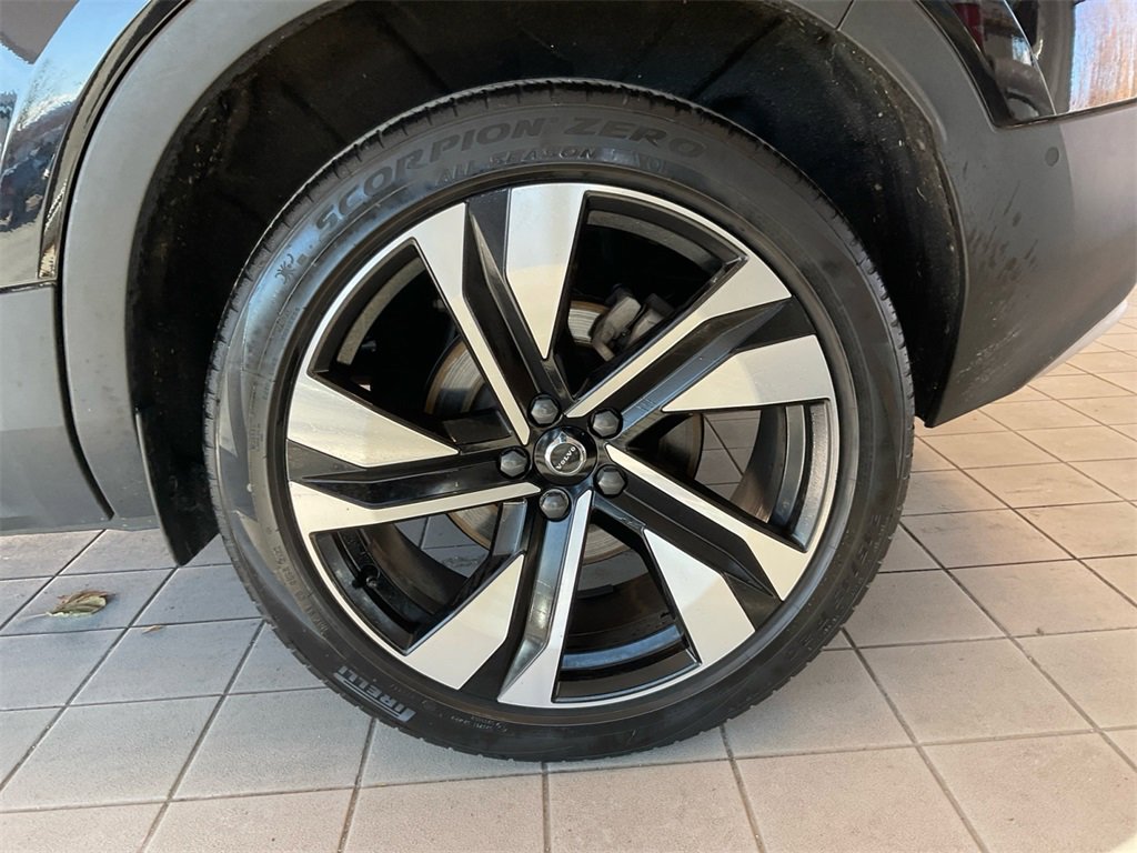 Certified 2023 Volvo XC40 B5 Plus w/ Driver Assist Package image 16