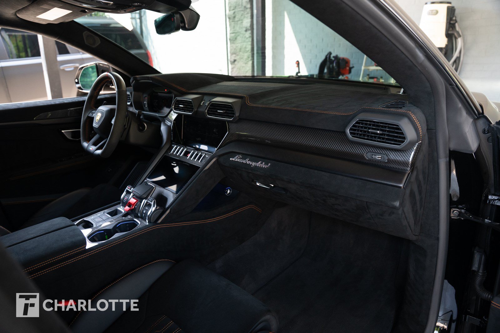 Used 2023 Lamborghini Urus Performante AWD/4WD image 32