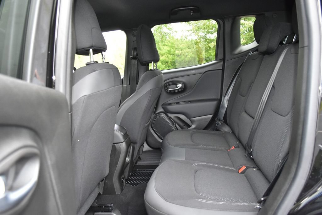 Used 2022 Jeep Renegade Altitude w/ Convenience Group AWD/4WD image 23
