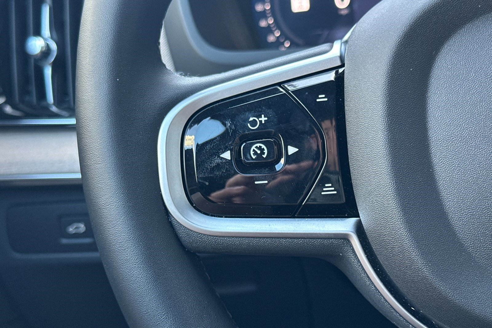 Used 2026 Volvo XC90 B6 Plus w/ Protection Package image 31