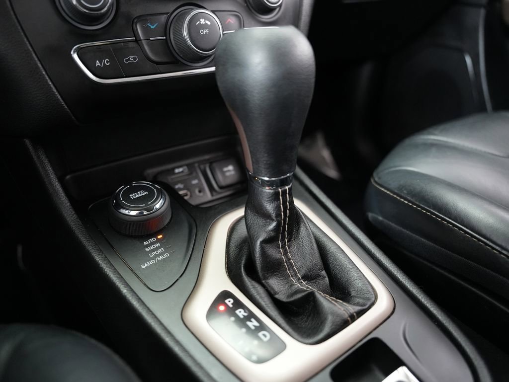 Used 2017 Jeep Cherokee Latitude w/ True North Edition image 27