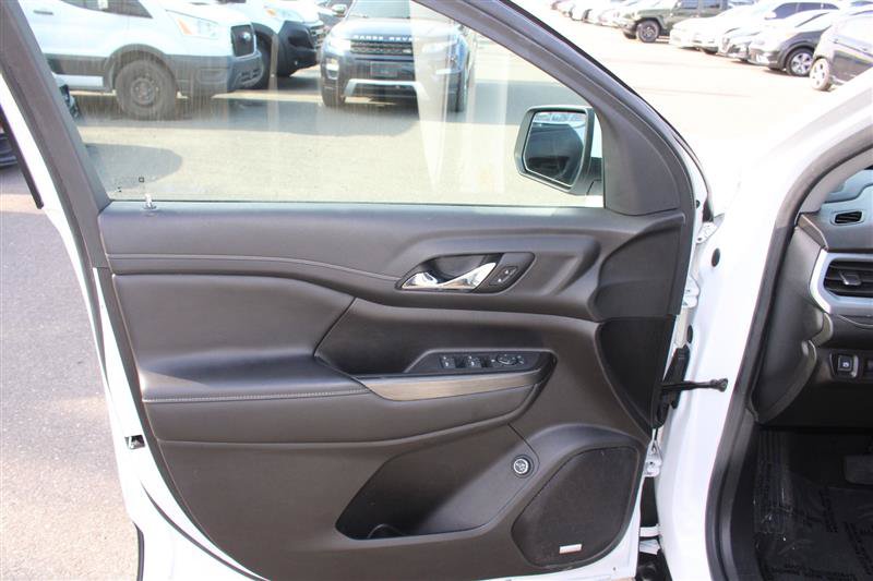 Used 2023 GMC Acadia SLT image 12