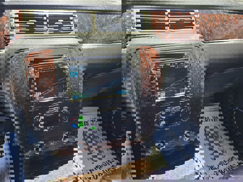 Used 2011 GMC Yukon Denali image 29