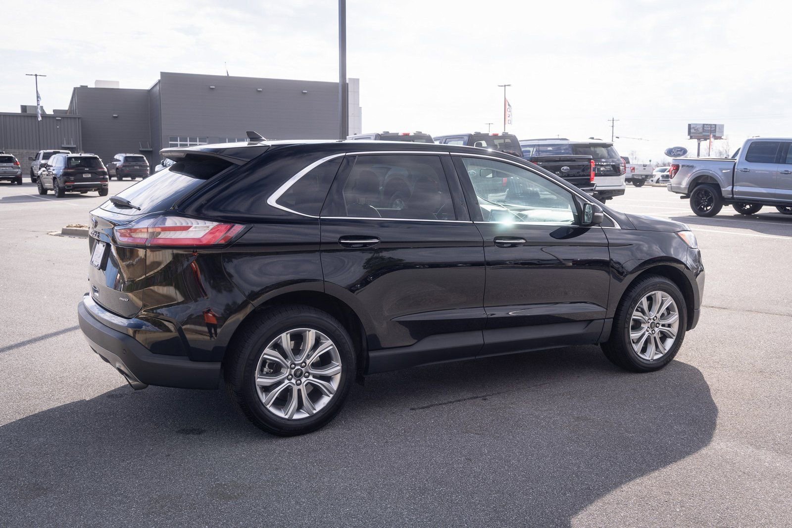Used 2024 Ford Edge Titanium AWD/4WD image 10