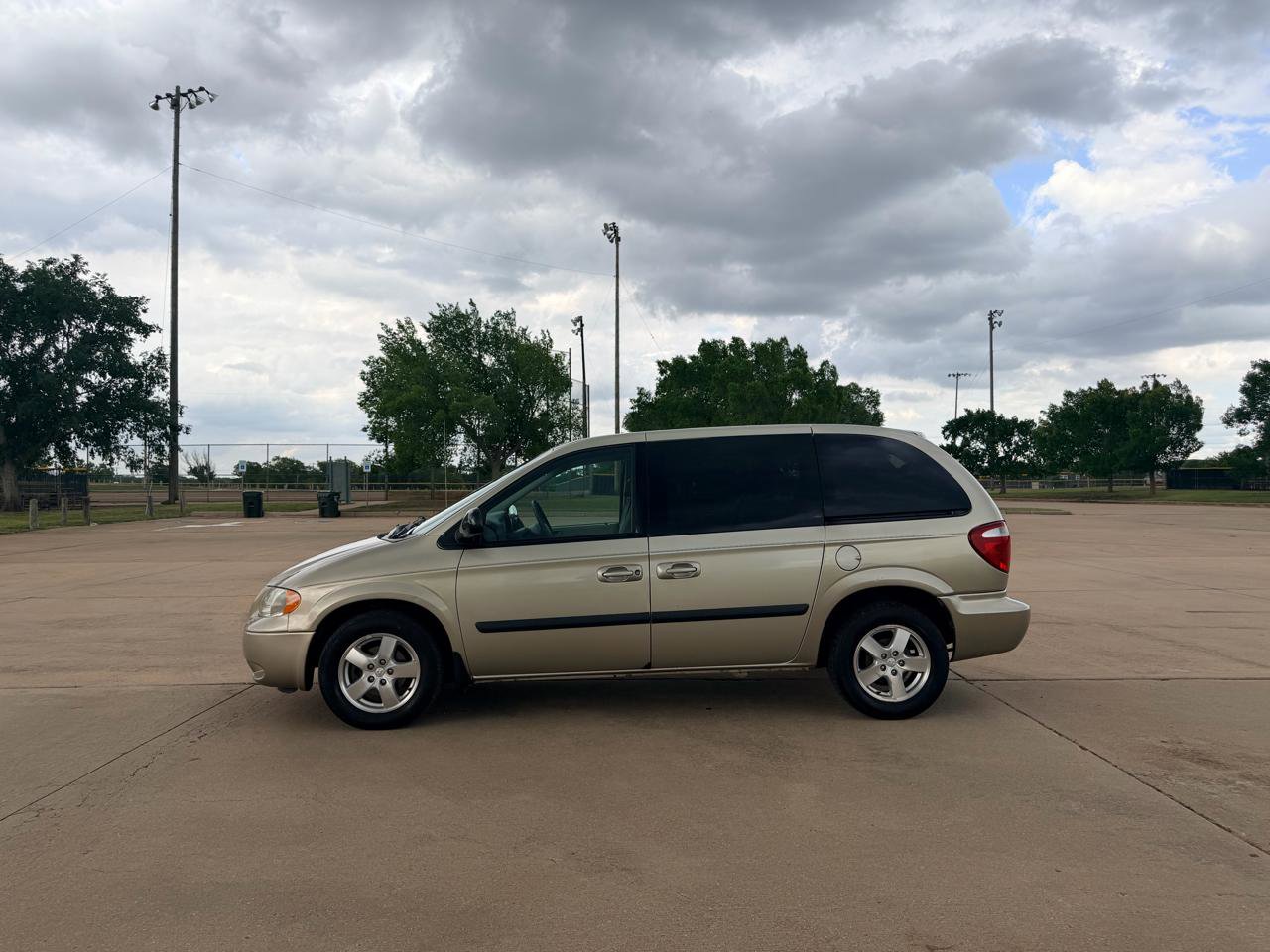 Used 2005 Dodge Caravan SXT FWD image 3