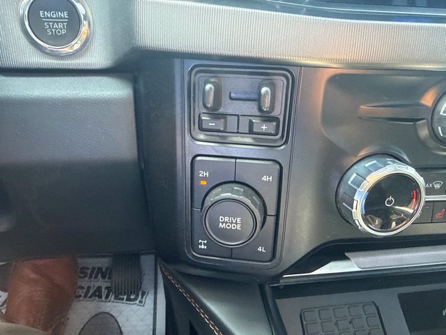 Used 2023 Ford F250 Platinum AWD/4WD image 25