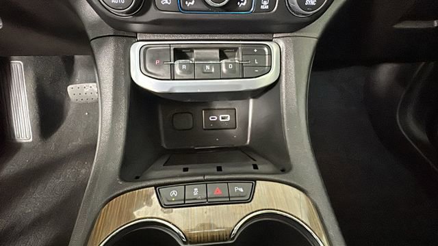 Used 2022 GMC Acadia SLE w/ Driver Convenience Package FWD image 23