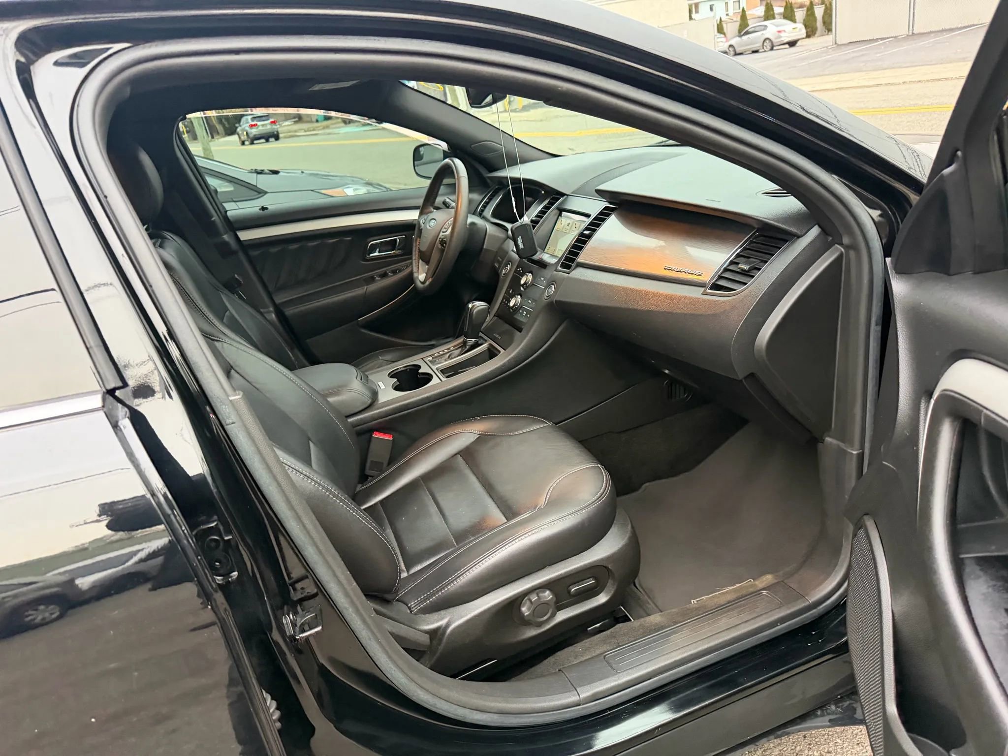 Used 2018 Ford Taurus SEL w/ Equipment Group 201A image 27