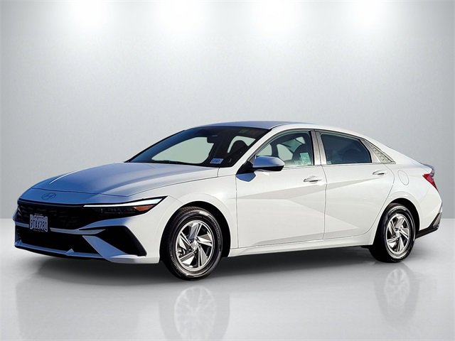 Used 2025 Hyundai Elantra SE image 8