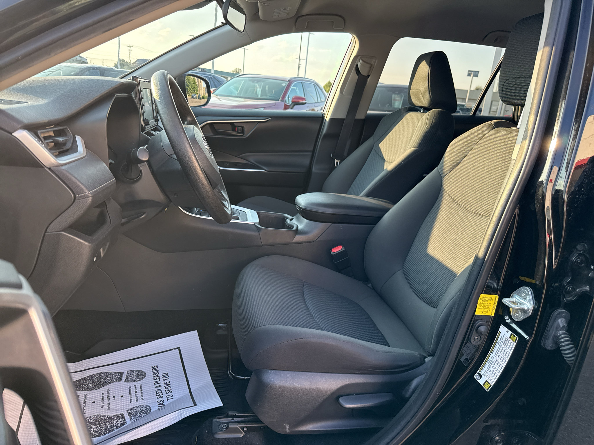 Used 2022 Toyota RAV4 LE FWD image 10