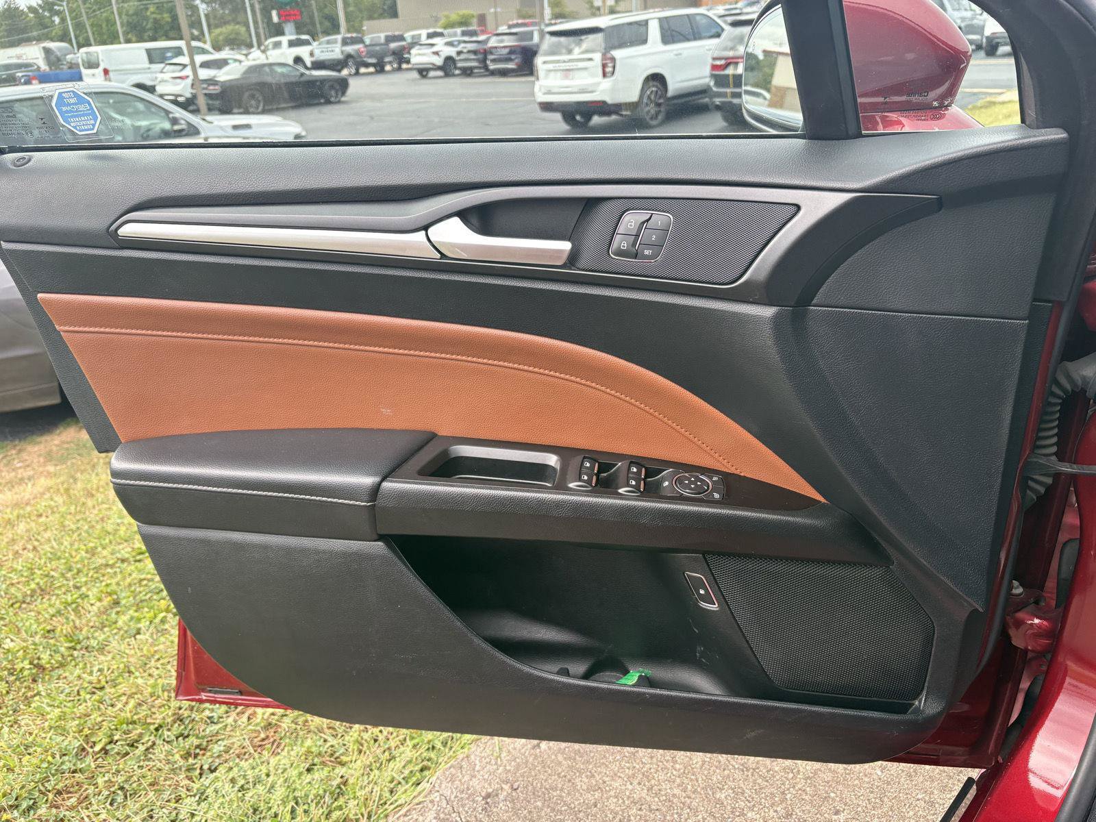 Used 2019 Ford Fusion Energi Titanium FWD image 3
