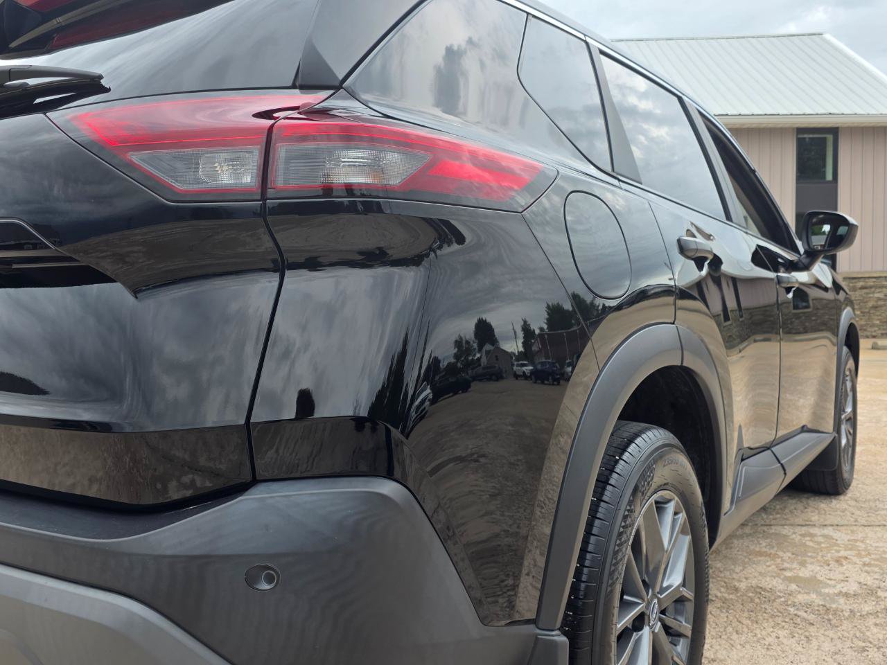 Used 2023 Nissan Rogue S FWD image 16