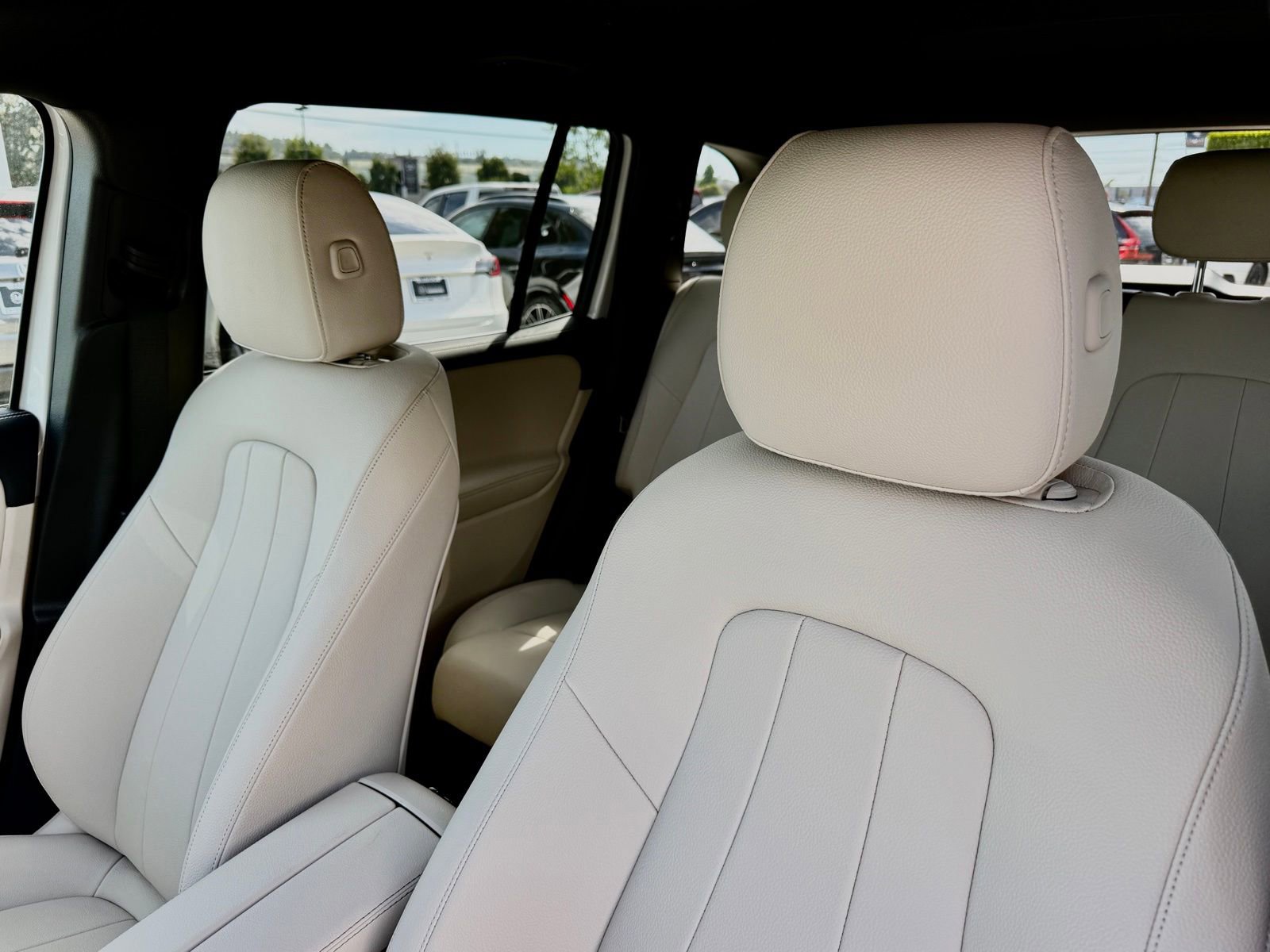 Used 2025 Mercedes-Benz GLB 250 image 28