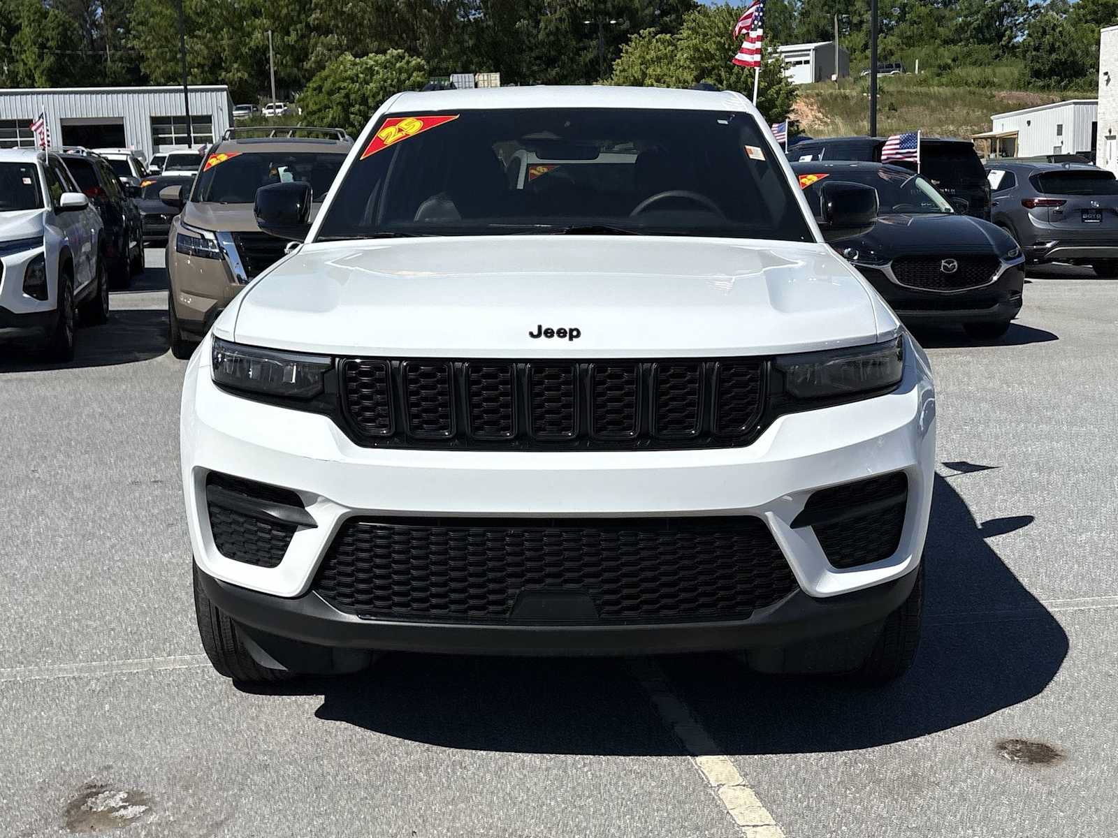 Used 2025 Jeep Grand Cherokee Altitude AWD/4WD image 3