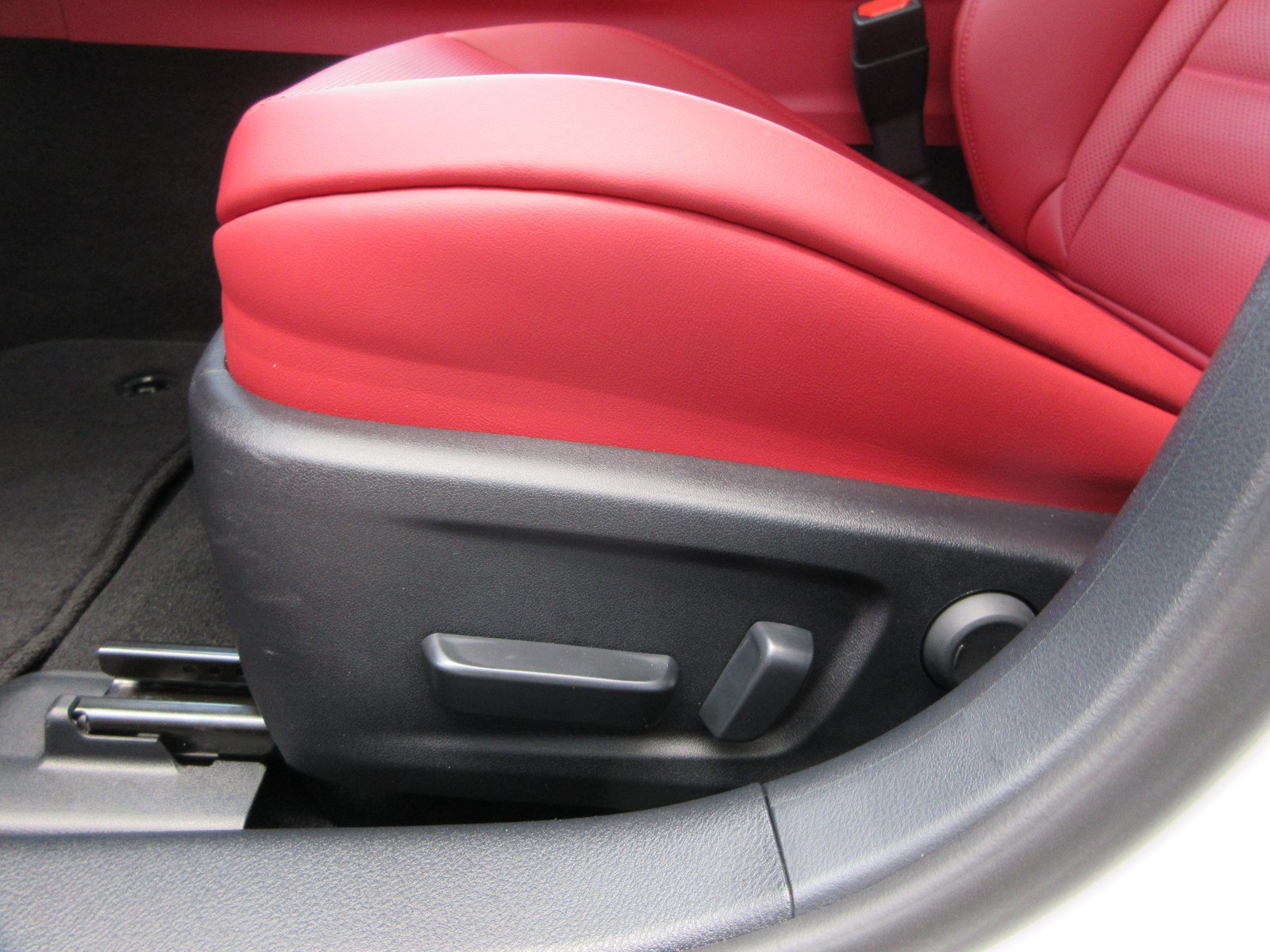 Used 2025 Lexus IS 500 RWD image 33