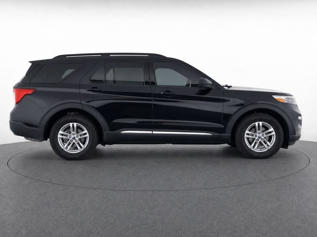 Used 2023 Ford Explorer XLT w/ Equipment Group 202A AWD/4WD image 23