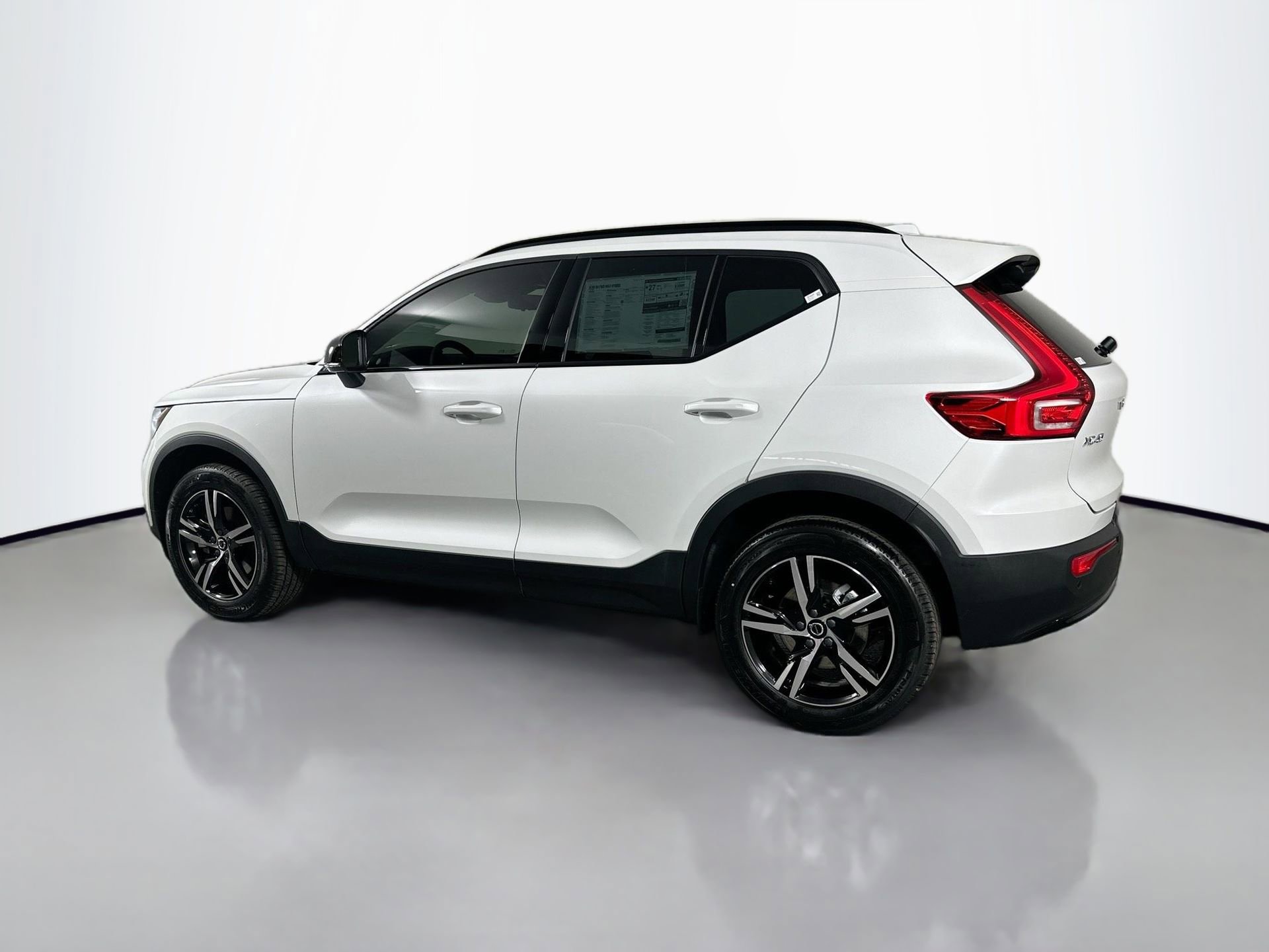 New 2026 Volvo XC40 B4 Core image 8