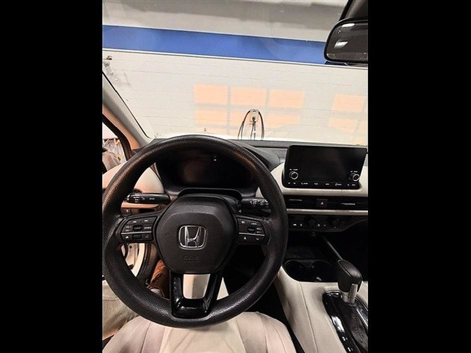 Used 2023 Honda HR-V LX image 2
