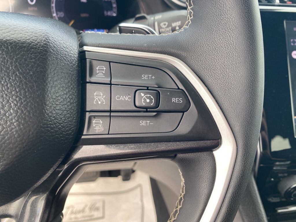 Used 2023 Jeep Grand Cherokee Altitude AWD/4WD image 17