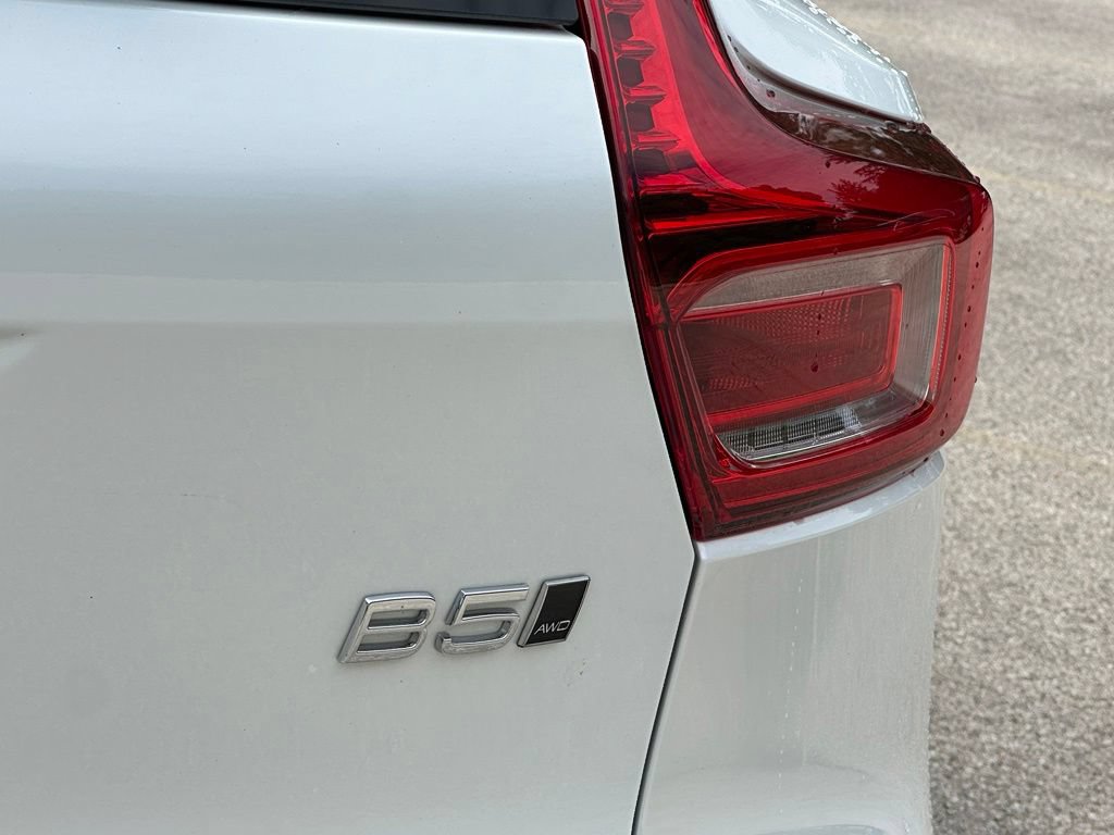 Used 2023 Volvo XC40 B5 Plus AWD/4WD image 12