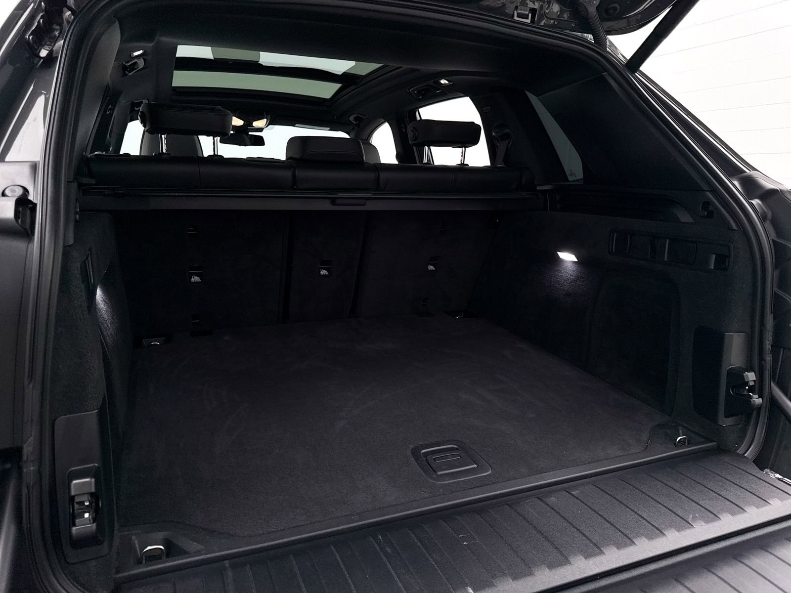 Used 2021 BMW X5 M50i image 34