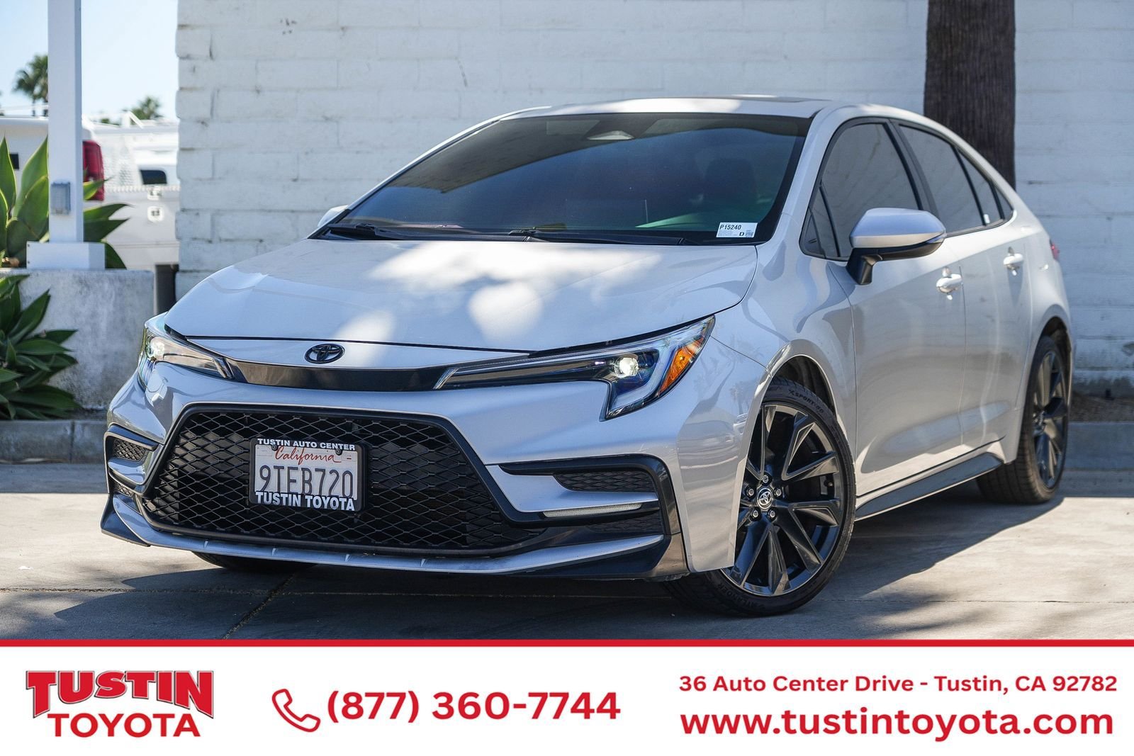 Certified 2025 Toyota Corolla SE w/ SE Premium Package FWD image 1