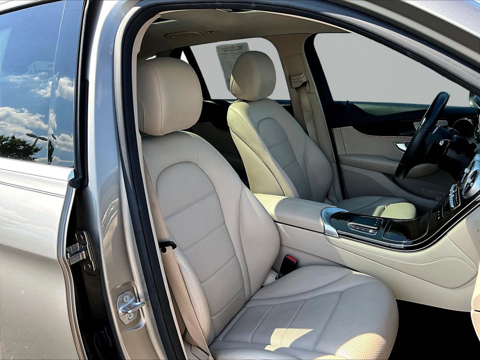 Used 2021 Mercedes-Benz GLC 300 4MATIC w/ Premium Package image 28