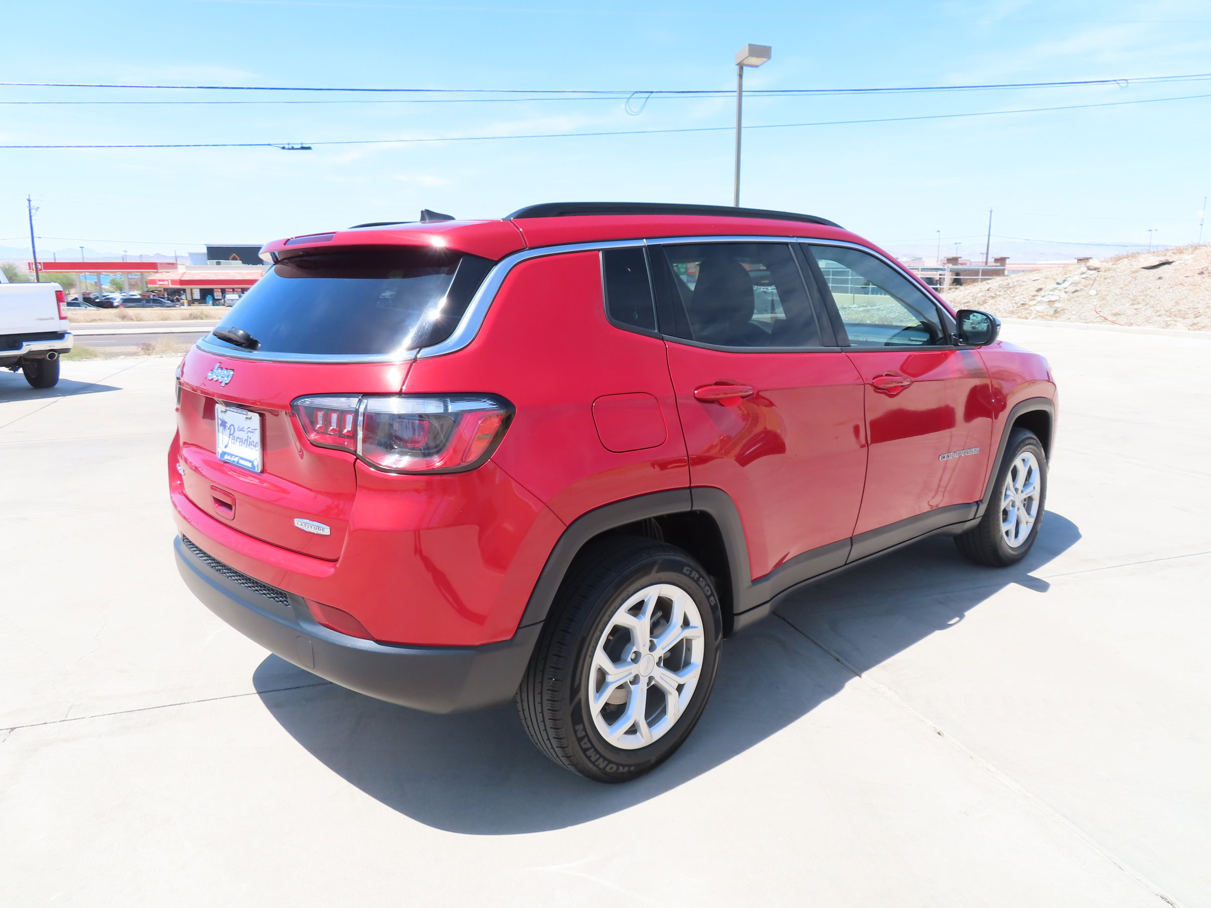 Used 2024 Jeep Compass Latitude AWD/4WD image 8