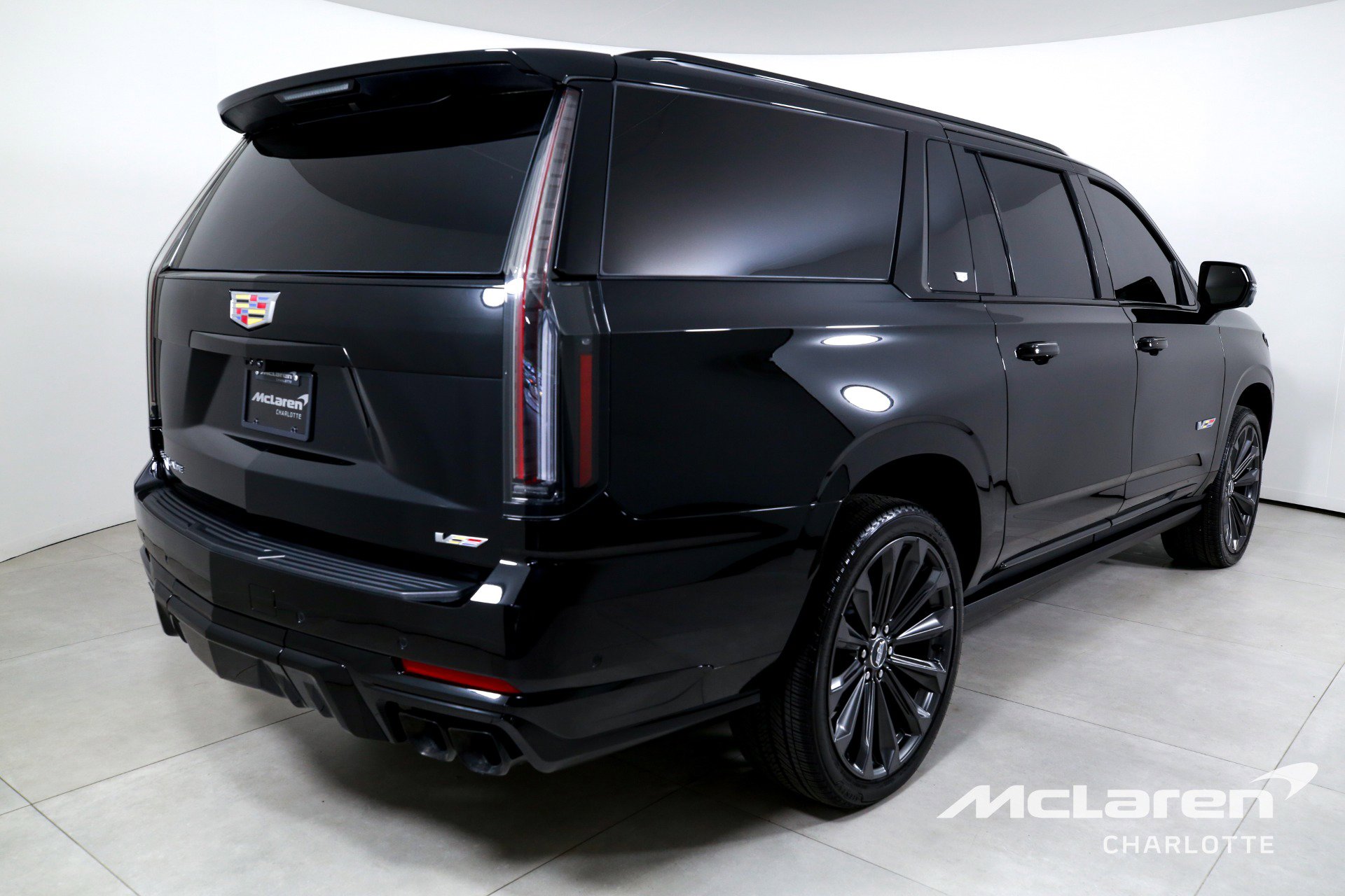 Used 2025 Cadillac Escalade ESV V image 8