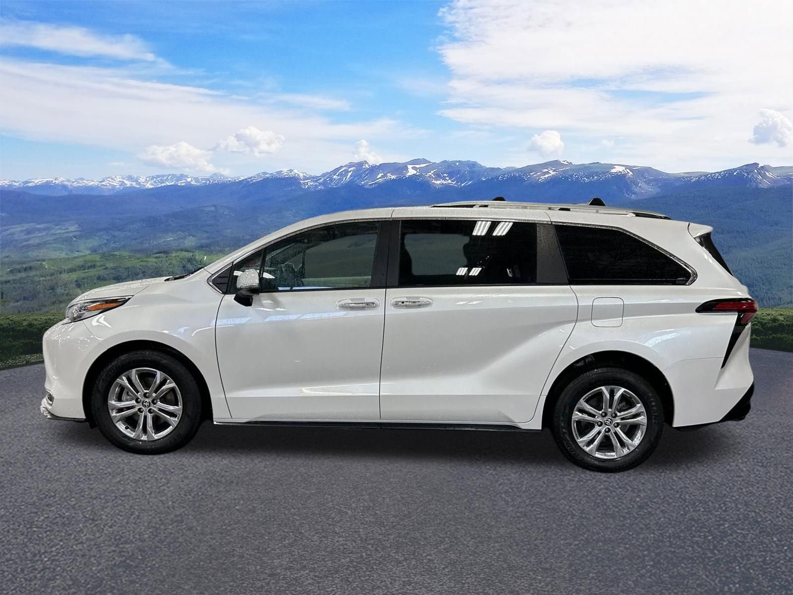 Used 2023 Toyota Sienna Platinum AWD/4WD image 2