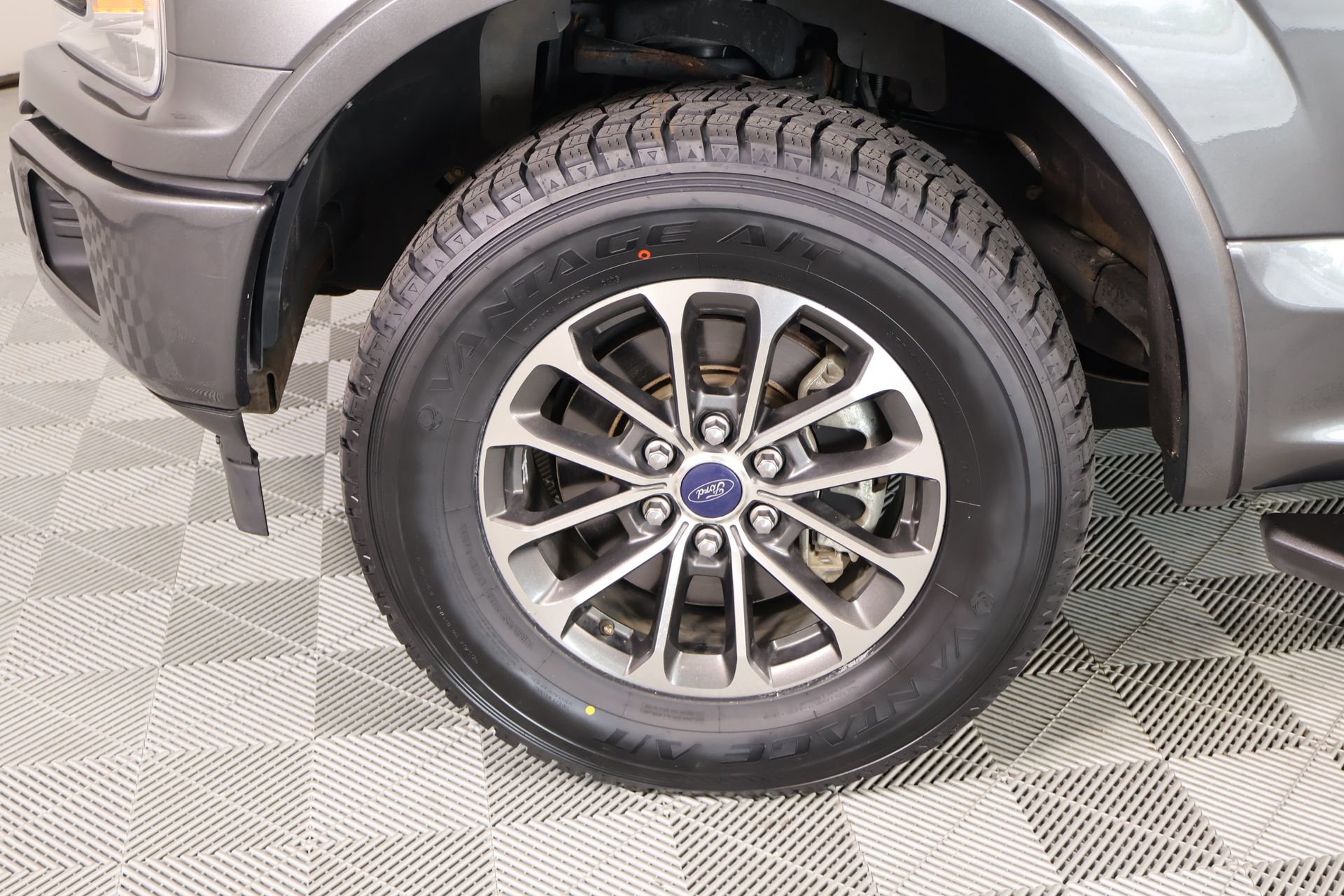 Used 2018 Ford F150 XLT w/ Equipment Group 302A Luxury AWD/4WD image 19